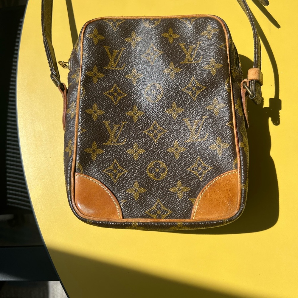 Louis Vuitton Brown Messenger Bag with Monogram Canvas - Picture 3 of 10